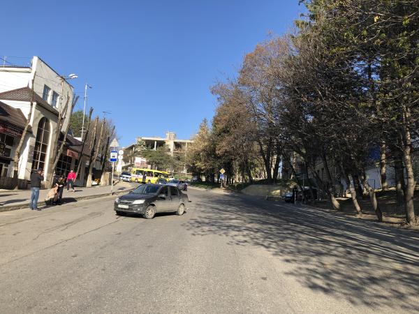 В Кисловодске под колеса автомобиля «Лада Гранта» попала пожилая женщина